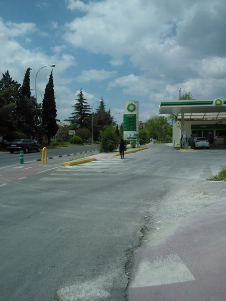 Cruce peligroso (Avenida de Andaucía, Granada)